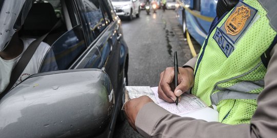 Hari Pertama Sanksi Ganjil Genap di 13 Titik, Polisi Tilang 773 Kendaraan