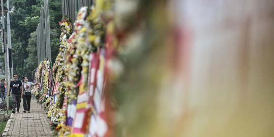 Karangan Bunga dari Anggota DPR hingga Menteri Banjiri Rumah Ketua RW di Bekasi