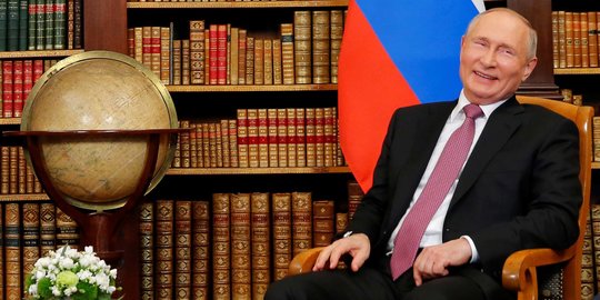 Vladimir Putin Keluhkan Kurangnya Pengakuan Internasional untuk Vaksin Sputnik V
