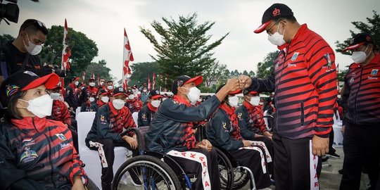 Lepas Atlet Paralimpik Jakarta ke Peparnas Papua, Anies Pesan Soal Persahabatan