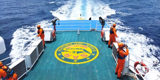 Tim SAR Hentikan Pencarian 7 ABK KM Liberty I yang Hilang di Laut Bali