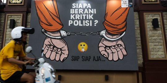 Mural Kritik Polisi Hiasi Dinding Lapangan Bhayangkara Mabes Polri