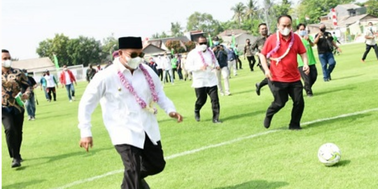 Dibangun Swadaya, Lapangan Bola di Desa Setiamekar Bekasi Ini Berstandar FIFA