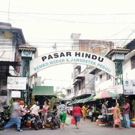 panjangnya hanya 50 meter ini 4 fakta unik pasar hindu di medan