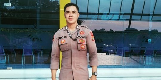 Kenalkan Bripka Romi, Polisi Ganteng Dipesani Ibu Jangan Lupa Sholat