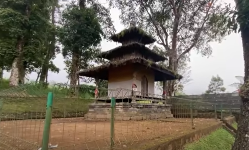 kampung hindu di lereng gunung lawu