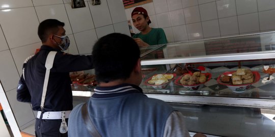 Jakarta PPKM Level 1, Makan di Warteg dan Rumah Makan Tak Lagi Dibatasi