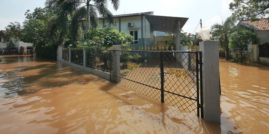 Tanggul Kali Cakung Jebol, Perumahan di Bekasi Terendam Banjir