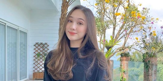 Cantik dari Kecil, Ini 4 Transformasi Laura Moane 'Dari Jendela SMP'