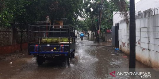 Dua Unit Pompa Air Bersiaga di Rawajati Antisipasi Banjir