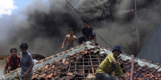 Kebakaran Pabrik Korek di Tangerang, Api Diduga Berasal dari Bagian Penyortiran