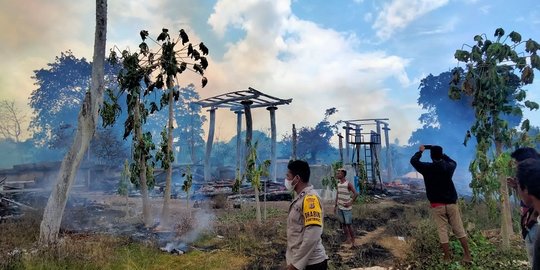 9 Rumah Adat di Sumba Barat Daya Hangus Terbakar