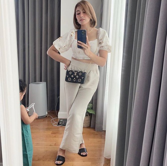 yenny afi