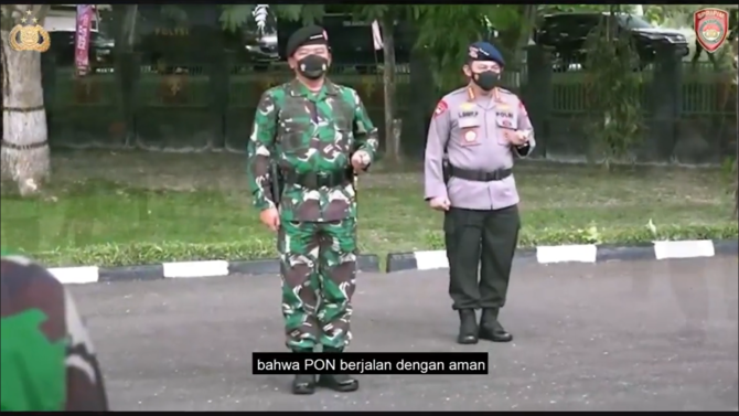 kapolri listyo digendong para tni