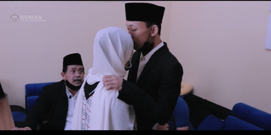 Penuh Air Mata, Begini Kisah di Balik Dua Sejoli Menikah di Penjara Polres Sukabumi
