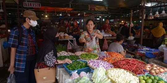 Pedagang Pasar Keluhkan Pendapatan Menurun