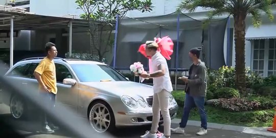 Raffi Ahmad Syok, Nagita Slavina Dapat Hadiah Mobil dari Mantan Pacar Waktu SMA