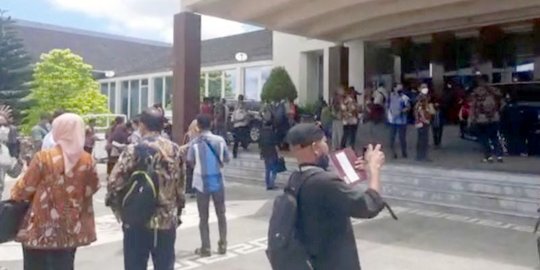 Gempa Magnitudo 5,9 Guncang Ambon, Warga Berhamburan Keluar Rumah dan Kantor