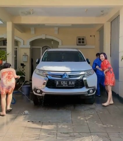 mengenang kebahagian vanessa angel dan bibi saat punya pajero baru untuk keluarga