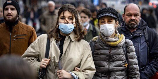 Kasus Covid-19 Melonjak, Belanda Wajibkan Kembali Warganya Pakai Masker