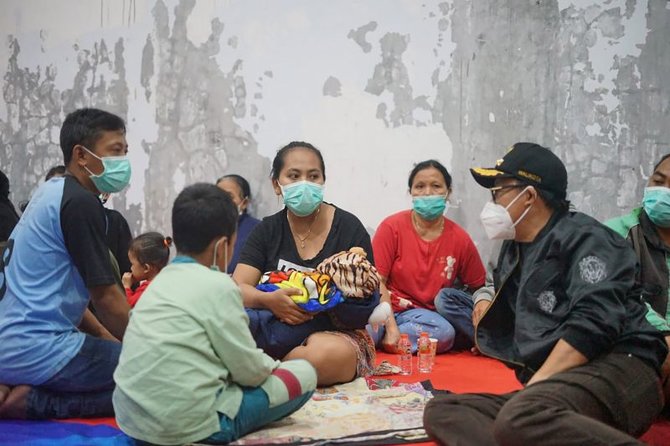 ratusan warga malang mengungsi akibat banjir bandang