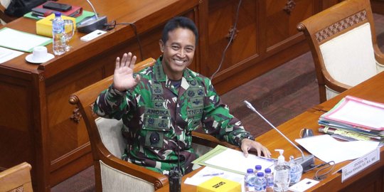 Senyum Andika Perkasa Jalani Fit and Proper Calon Panglima TNI di DPR RI