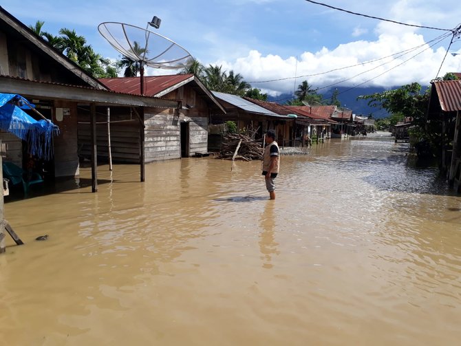 banjir di sintang 2 orang tewas dan 87496 jiwa terdampak