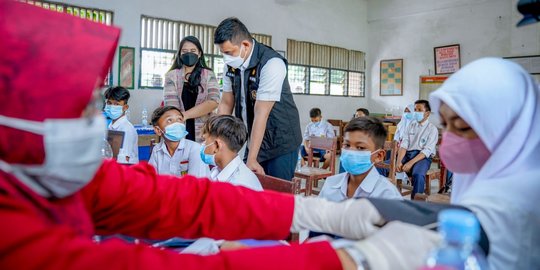 Bobby Nasution Sukses Percepat Vaksinasi Guru-Pelajar di Kota Medan
