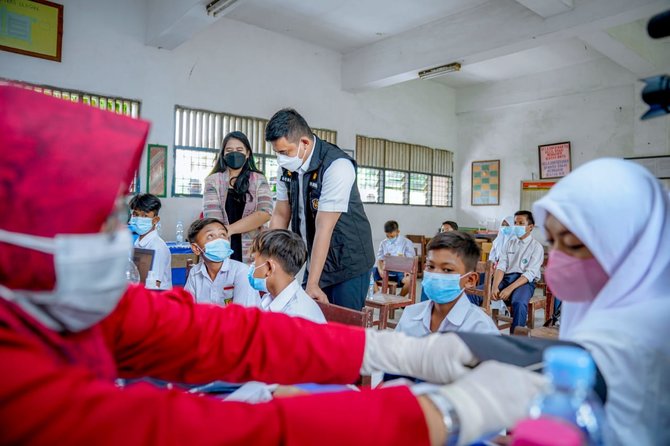 bobby nasution sukses percepat vaksinasi guru pelajar di kota medan