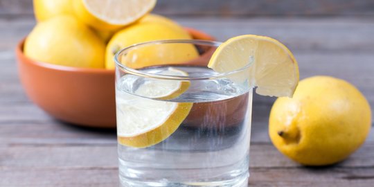 10 Manfaat Air Lemon Hangat di Malam Hari bagi Tubuh, Bantu Jaga Kesehatan Pencernaan