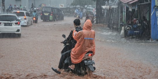 11 Daerah di Jatim Terancam Hujan Deras Angin Kencang, Waspada Banjir & Tanah Longsor