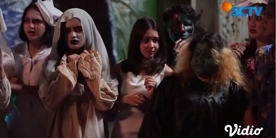Pakai Kostum Menyeramkan, Ini Adegan Pesta Halloween di Dari Jendela SMP