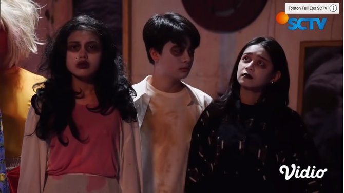 pakai kostum menyeramkan ini momen adegan pesta halloween di dari jendela smp