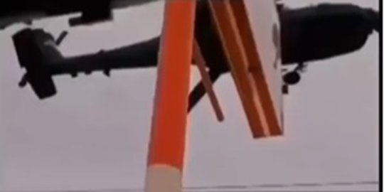 Begini Efek Helikopter Terbang Rendah, Bangunan Porak Poranda Seperti Diterjang Badai