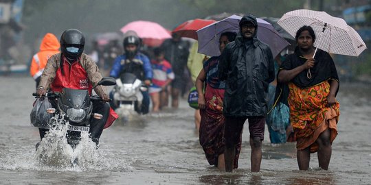 Banjir Rendam Permukiman di India