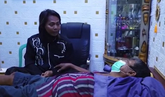 raden arya tak tega dengar pasien jual sepeda buat berobat ending pulang diberi uang