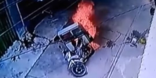 Netizen Ikut Prihatin Melihat Detik-detik Motor Tukang Bakso Terbakar