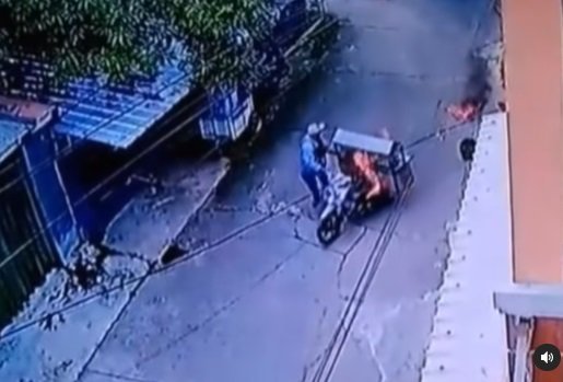 netizen ikut prihatin melihat detik detik motor tukang bakso terbakar