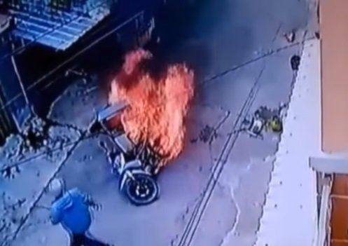 netizen ikut prihatin melihat detik detik motor tukang bakso terbakar
