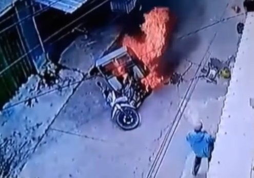 netizen ikut prihatin melihat detik detik motor tukang bakso terbakar