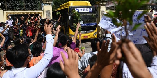 Dua Tahanan Politik Myanmar Dijatuhi Hukuman 75 dan 90 Tahun Penjara