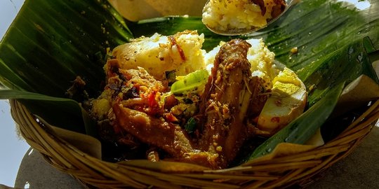 Resep Tipat Kuah Ayam Betutu Khas Bali, Cocok untuk Penyuka Pedas