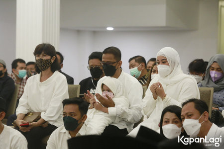 potret pengajian 7 hari vanessa angel dihadiri ratusan santri