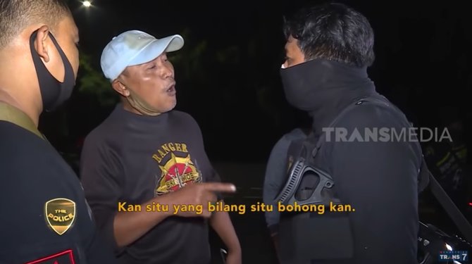 pria ini ngamuk tak terima dituduh bohong sama polisi situasi langsung panas