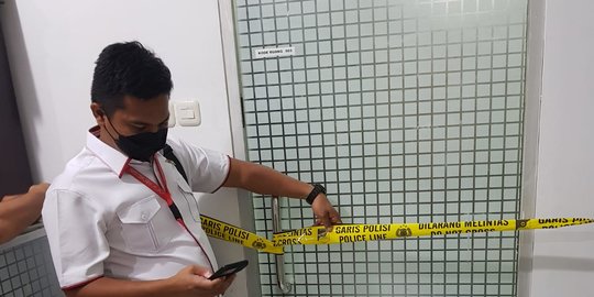 Polisi Segel Ruang Kerja Dekan Unri Terkait Kasus Dugaan Pelecehan
