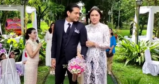 potret yasmin napper amp giorgino abraham menikah di love story the series bikin baper