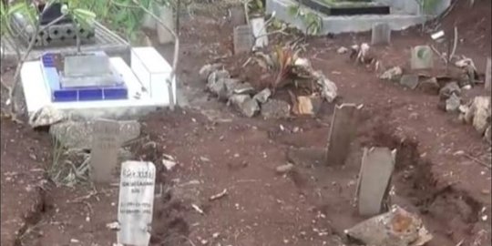 Diguyur Hujan Deras, Puluhan Makam Jenazah Covid-19 di TPU Cikadut Bandung Amblas