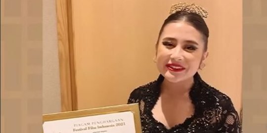 Potret Cantik 6 Seleb saat Hadiri Festival Film Indonesia, Banyak yang Pakai Kebaya
