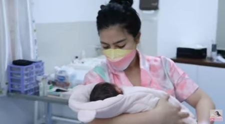 x potret felicya angelista momong anak lesung pipi baby bible jadi sorotan