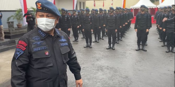 Menhan Prabowo Dianugerahi Warga Kehormatan Utama Korps Brimob Polri